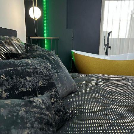 Apartament Premium Ze Zlota Wanna W Sypialni Widok Na Morze Dyskretny Taras Z Lozkiem - Baltyckie Sarbinowo 18 Ngoại thất bức ảnh