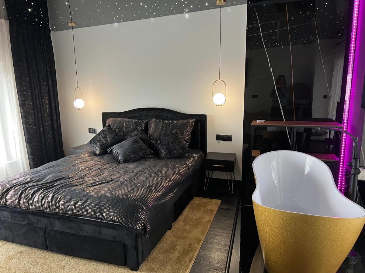 Apartament Premium Ze Zlota Wanna W Sypialni Widok Na Morze Dyskretny Taras Z Lozkiem - Baltyckie Sarbinowo 18 Ngoại thất bức ảnh