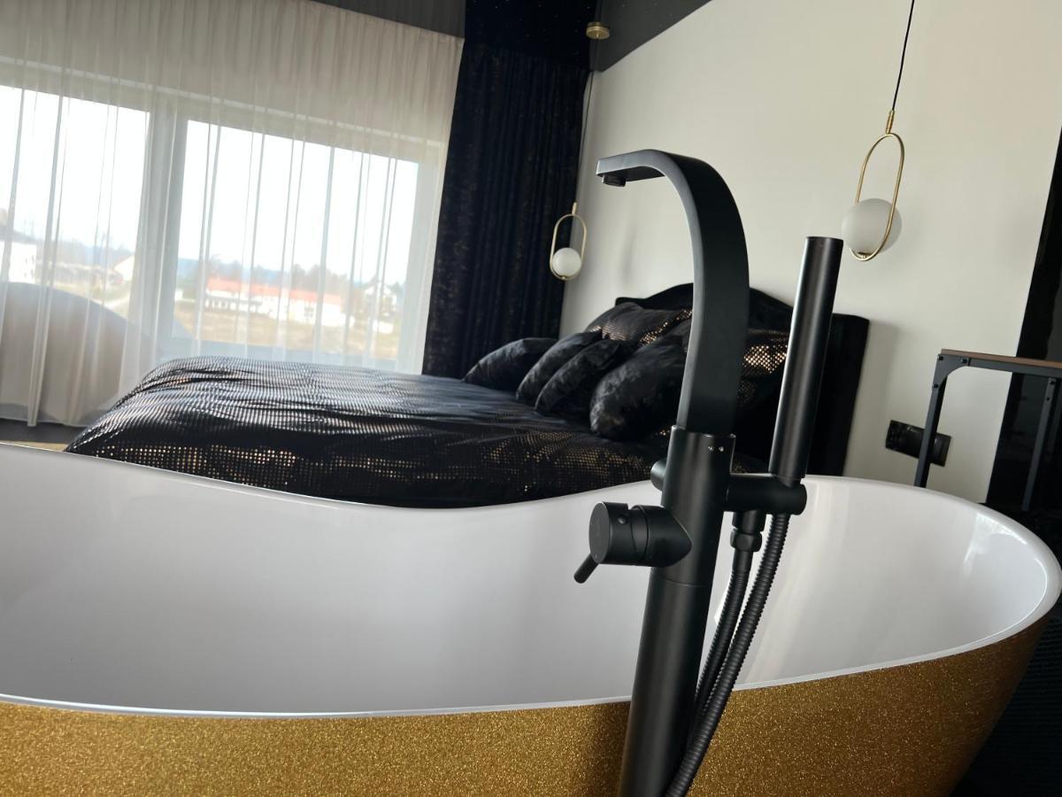 Apartament Premium Ze Zlota Wanna W Sypialni Widok Na Morze Dyskretny Taras Z Lozkiem - Baltyckie Sarbinowo 18 Ngoại thất bức ảnh